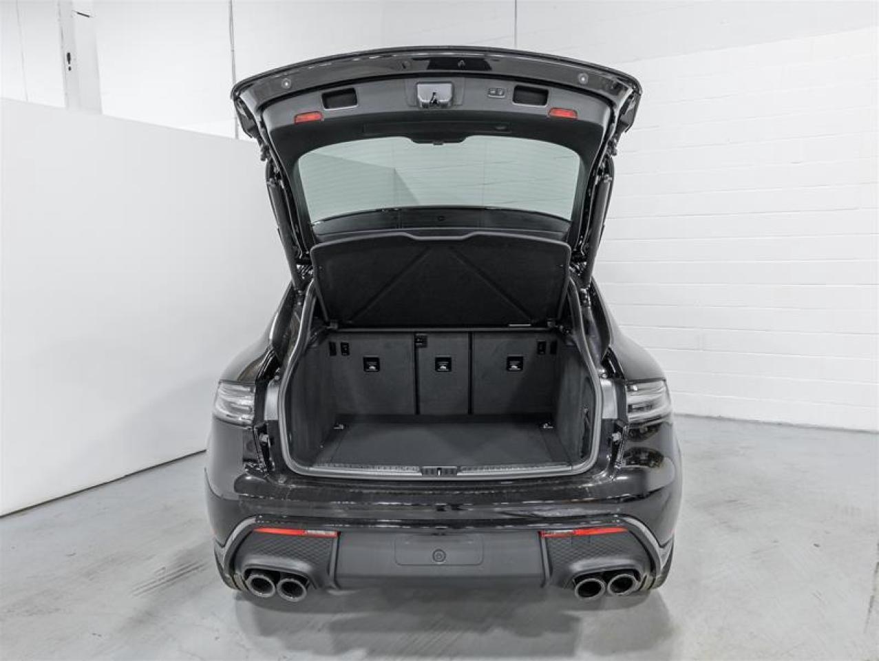 2025 Porsche Macan  Photo