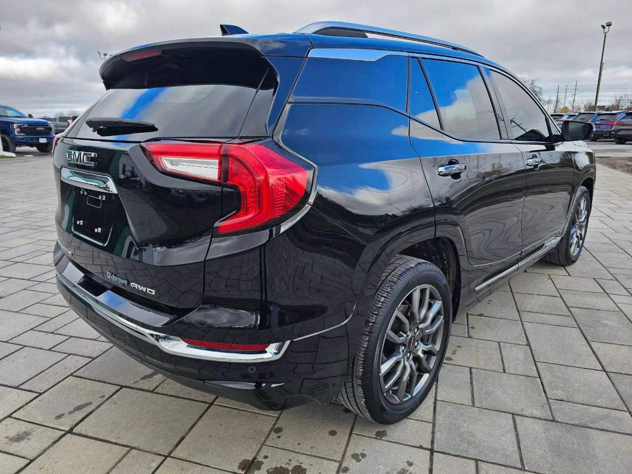 2024 GMC Terrain Denali 4dr All-Wheel Drive Photo4