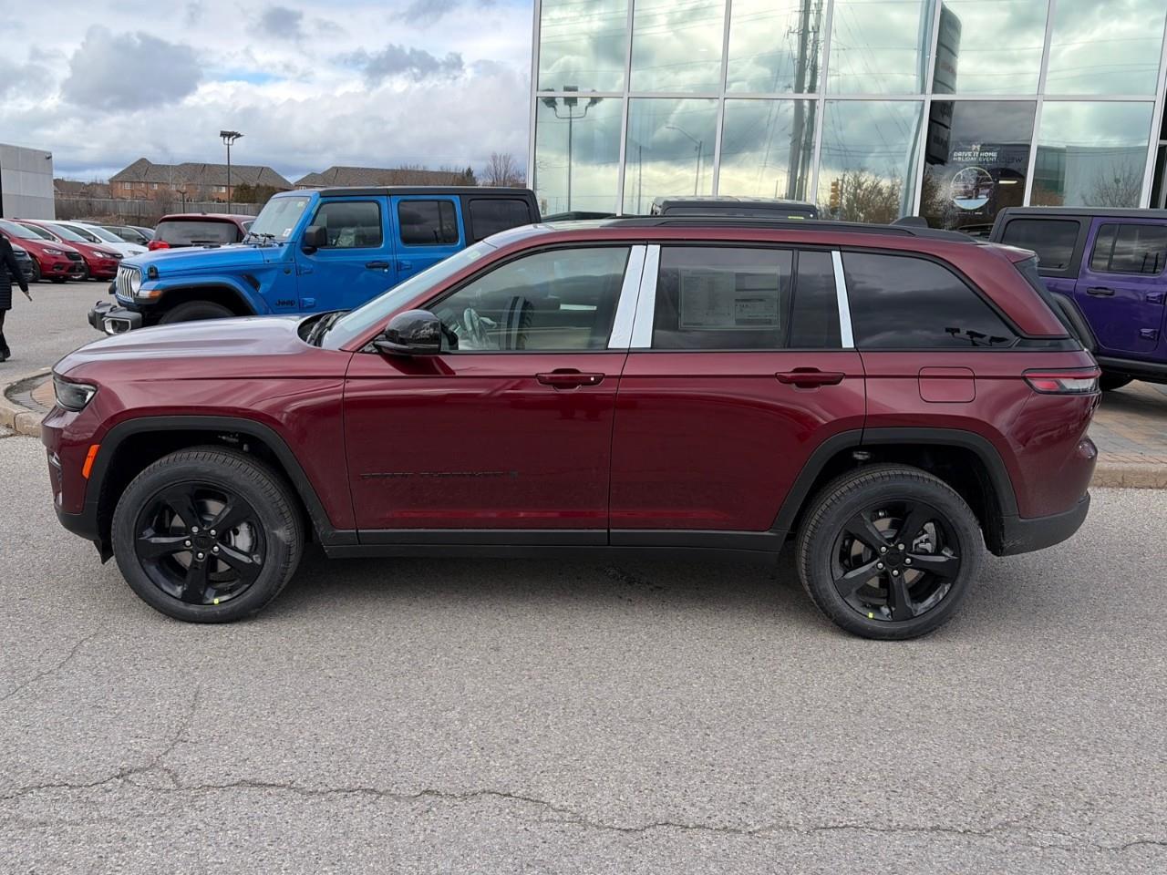 2025 Jeep Grand Cherokee Limited 4dr 4x4 Photo2