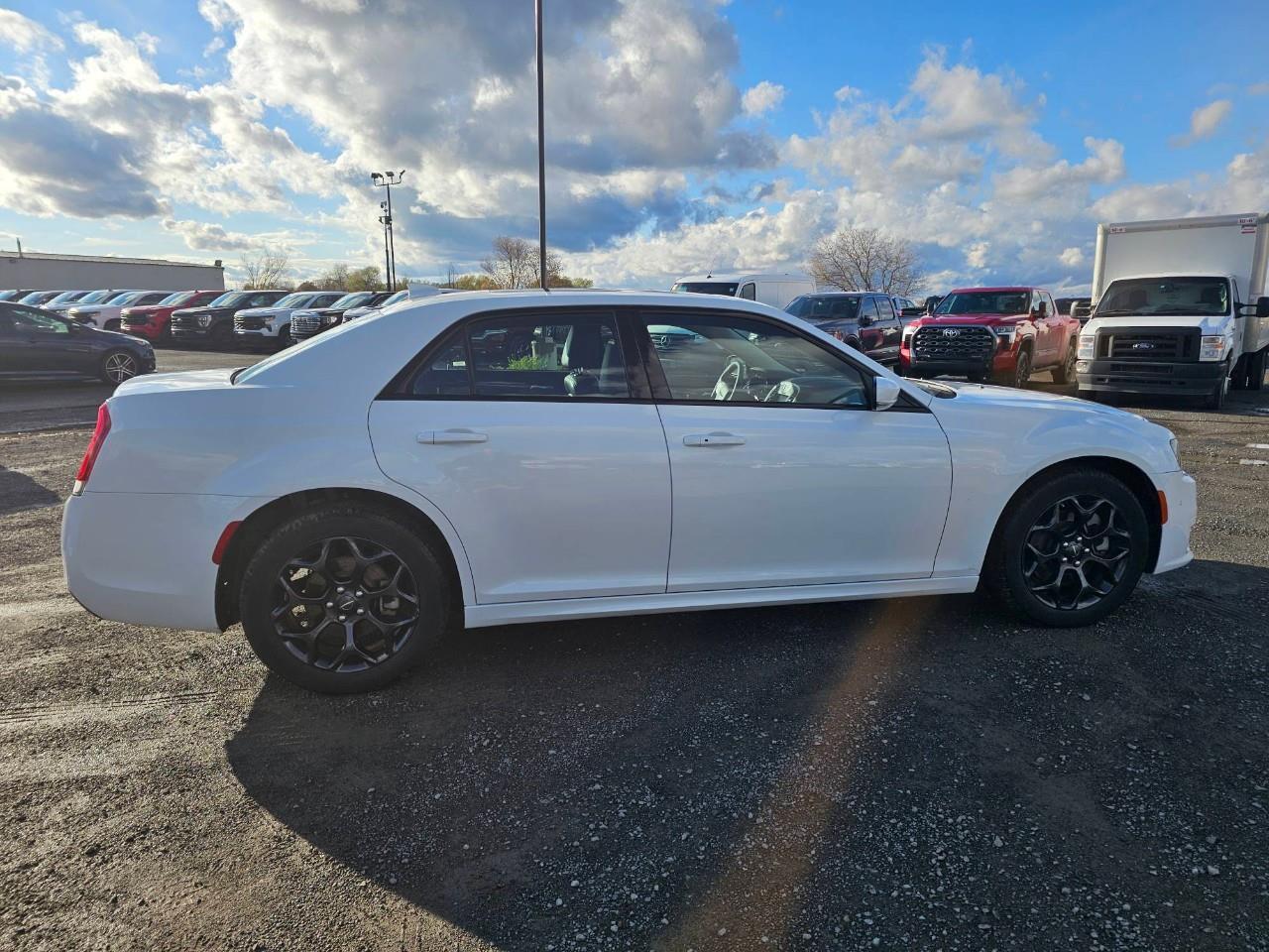 2023 Chrysler 300 Touring-L 4dr All-Wheel Drive Sedan Photo3