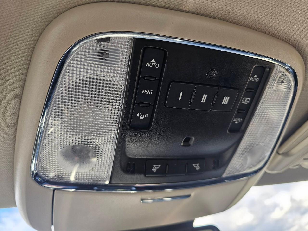 2023 Chrysler 300 Touring-L 4dr All-Wheel Drive Sedan Photo