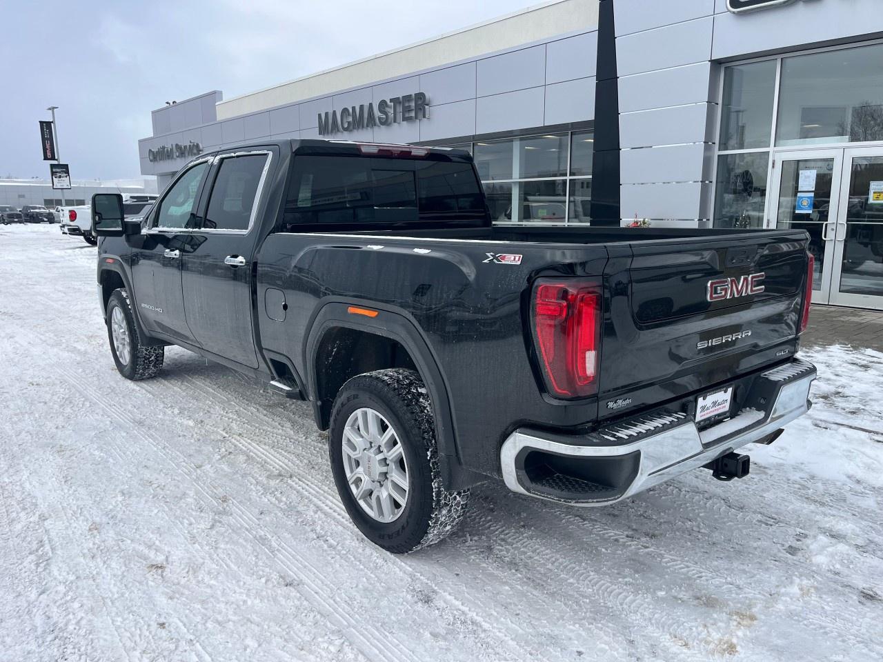 2022 GMC SIERRA 2500HD 4WD Crew Cab Standard Box SLT Photo