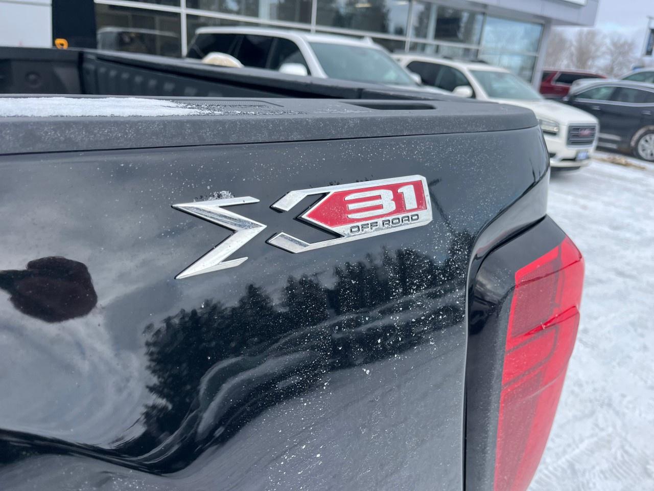 2022 GMC SIERRA 2500HD 4WD Crew Cab Standard Box SLT Photo