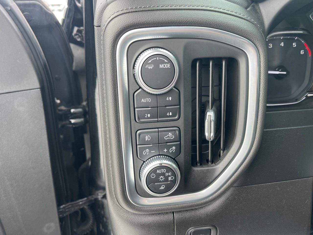 2022 GMC SIERRA 2500HD 4WD Crew Cab Standard Box SLT Photo