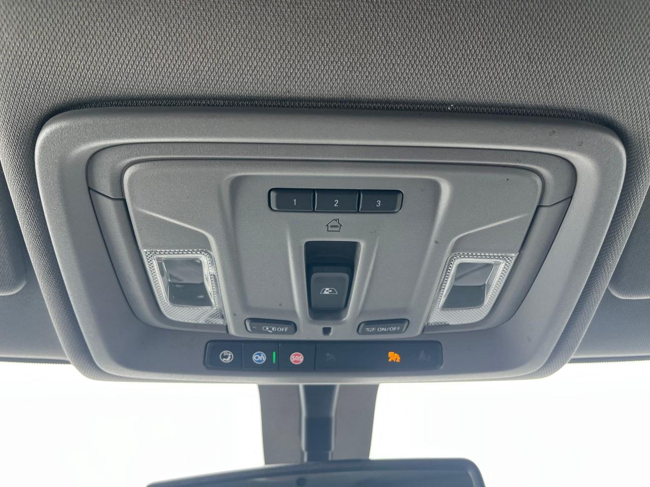 2022 GMC SIERRA 2500HD 4WD Crew Cab Standard Box SLT Photo