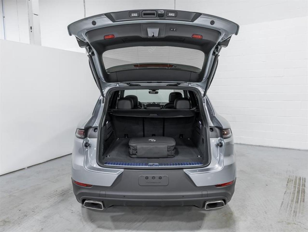 2025 Porsche Cayenne  Photo