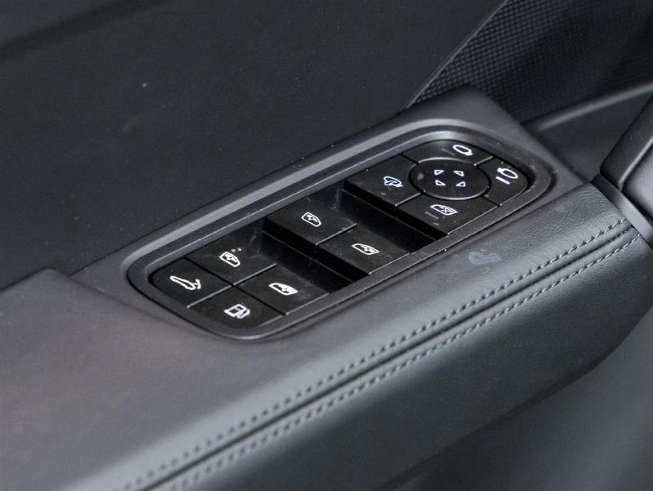 2025 Porsche Cayenne  Photo