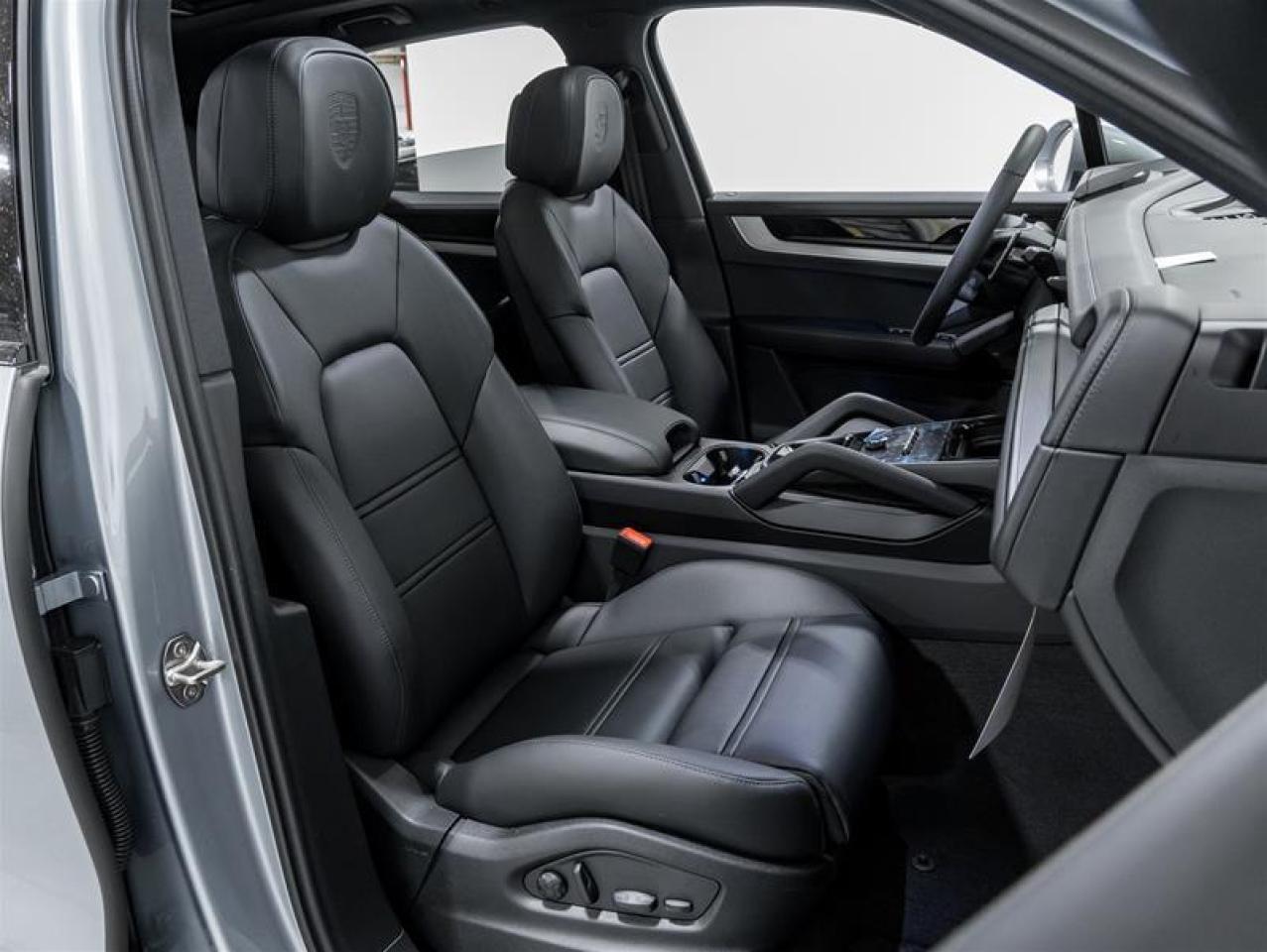 2025 Porsche Cayenne  Photo