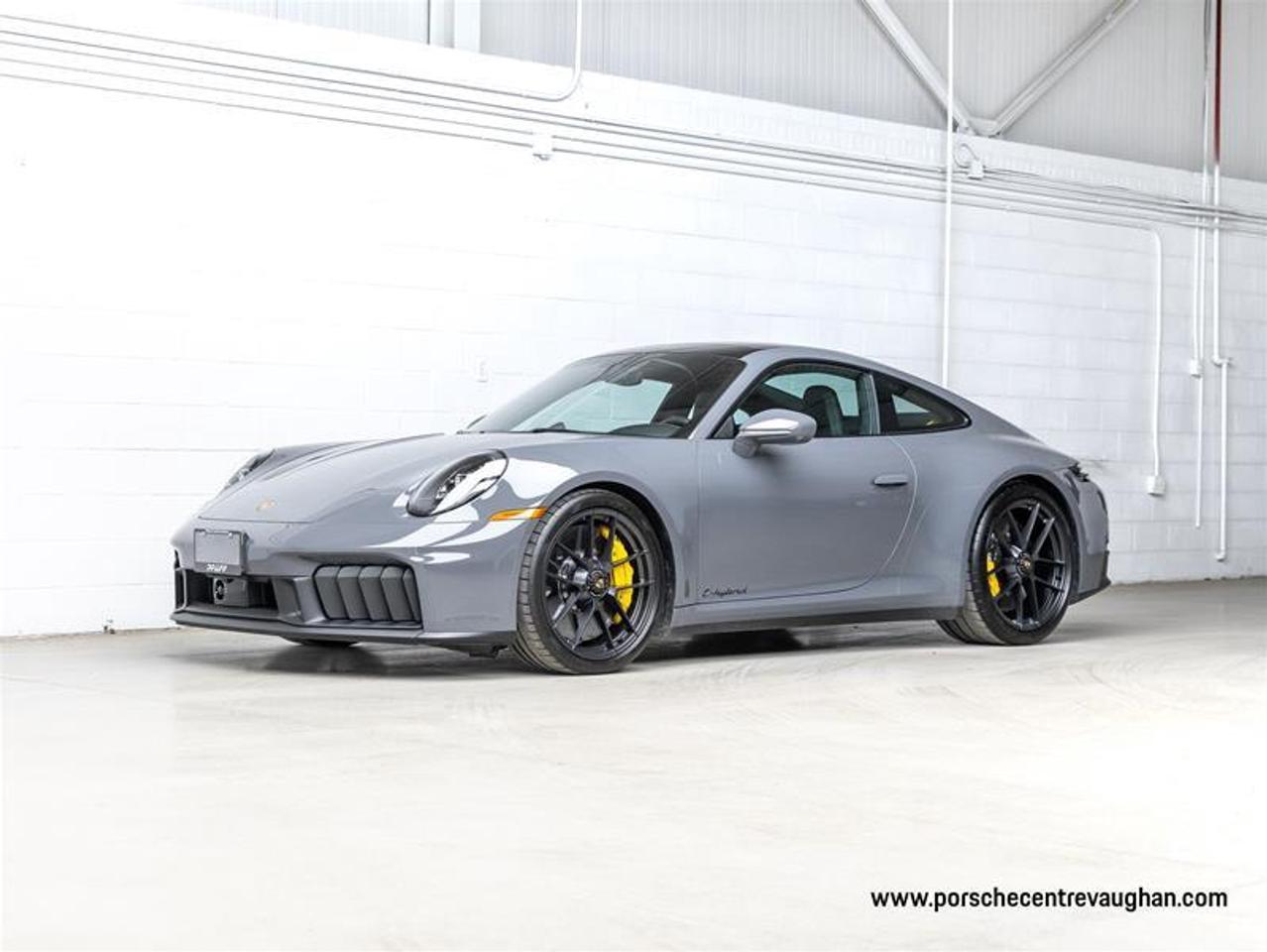 2025 Porsche 911  Photo0