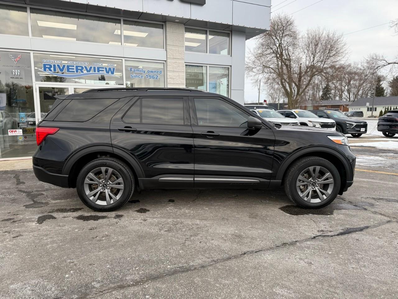 2021 Ford Explorer XLT 4DR 4X4 Photo2