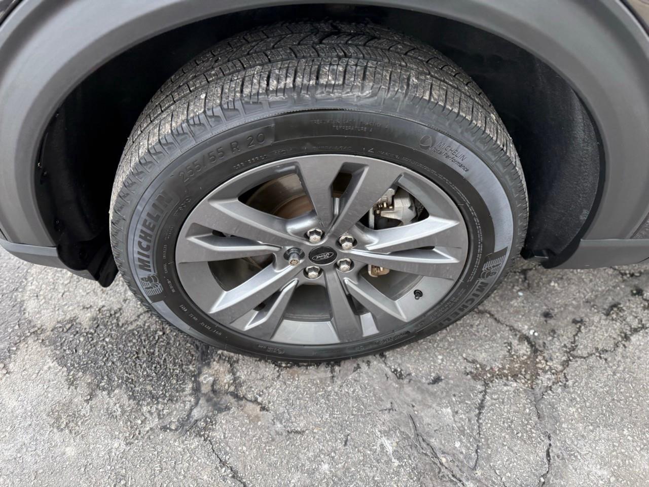 2021 Ford Explorer XLT 4DR 4X4 Photo