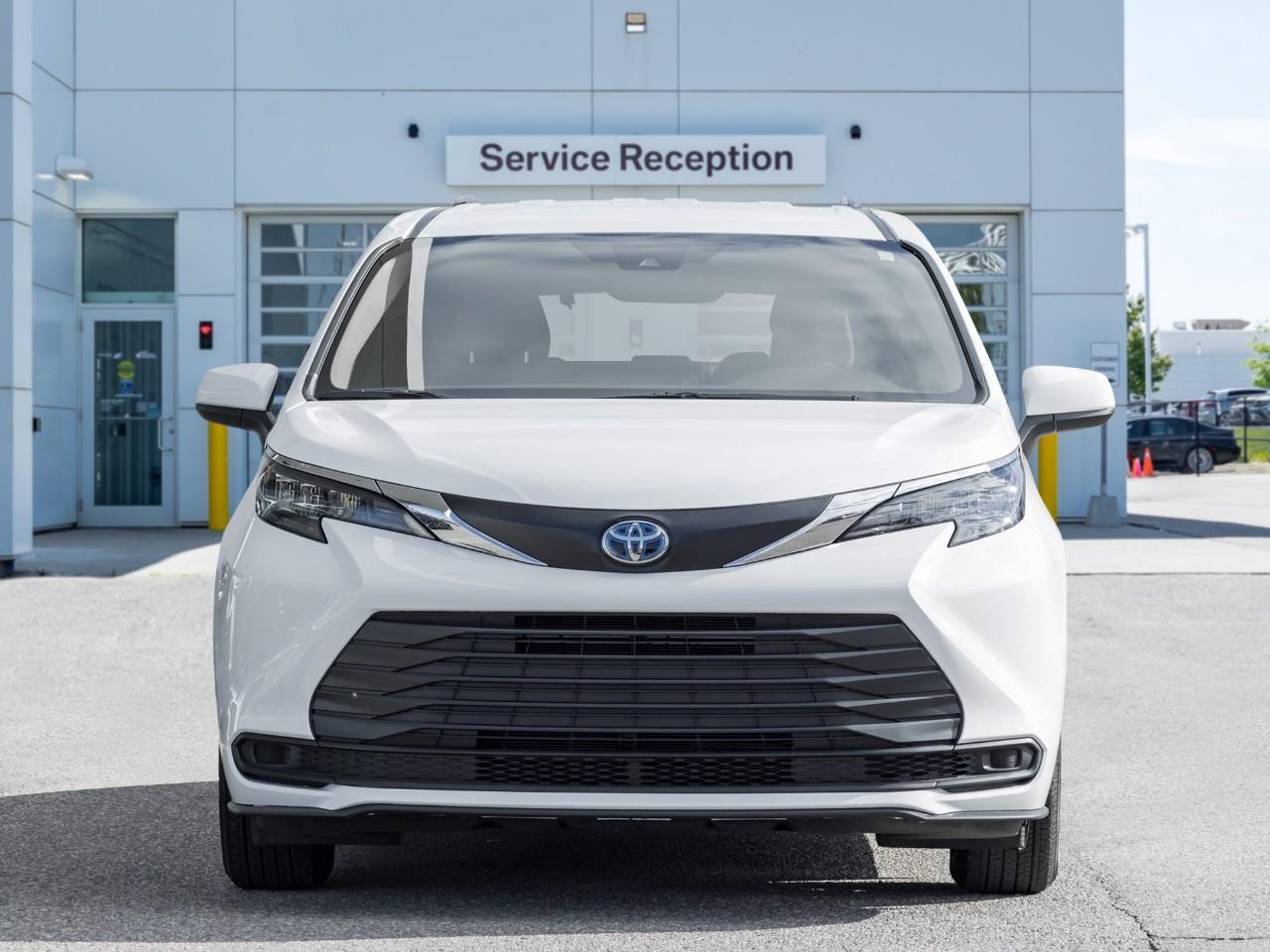 2025 Toyota Sienna  Photo