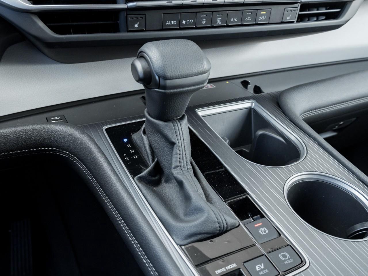 2025 Toyota Sienna  Photo