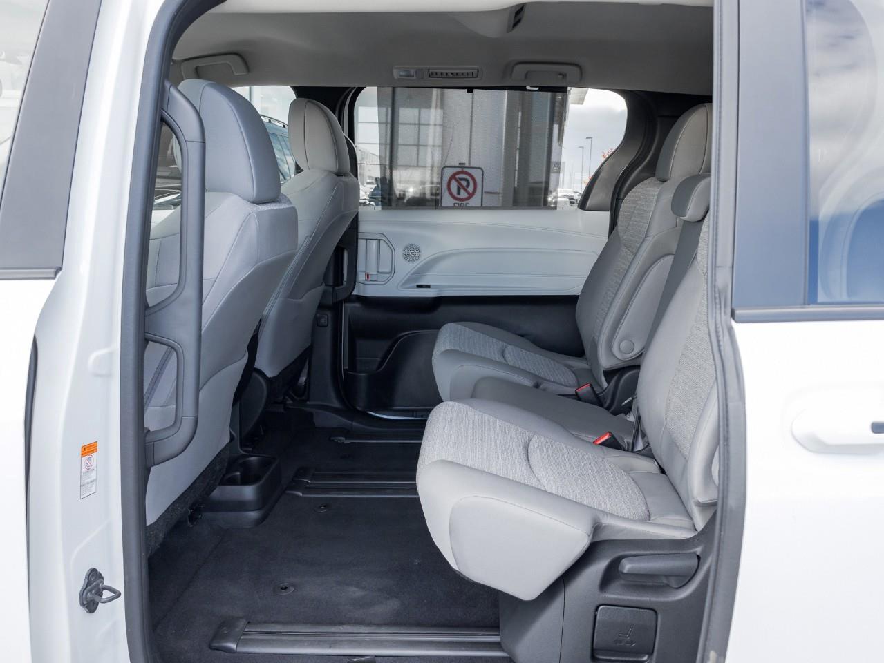 2025 Toyota Sienna  Photo