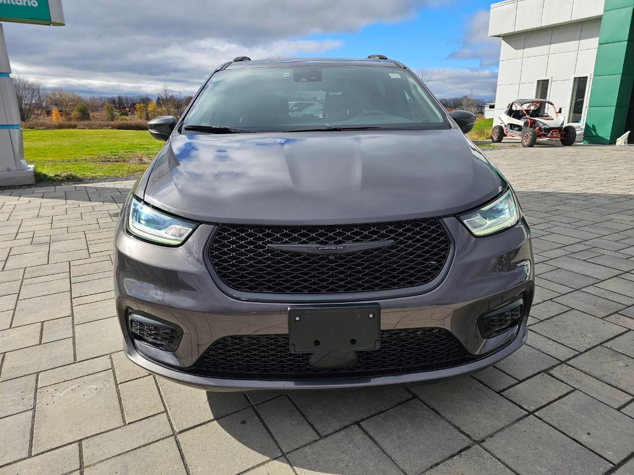 2023 Chrysler Pacifica Touring-L Front-Wheel Drive Passenger Van Photo