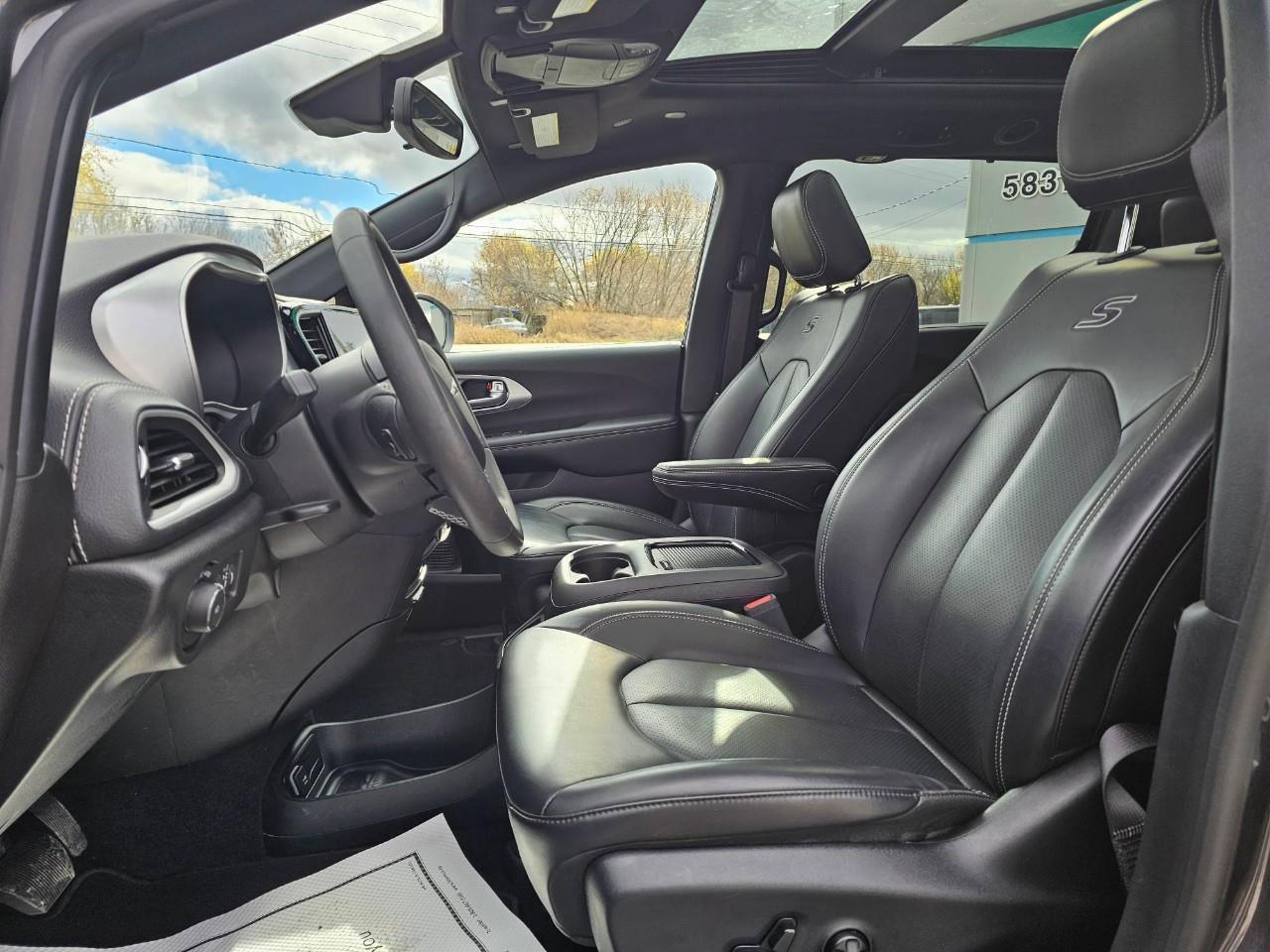 2023 Chrysler Pacifica Touring-L Front-Wheel Drive Passenger Van Photo