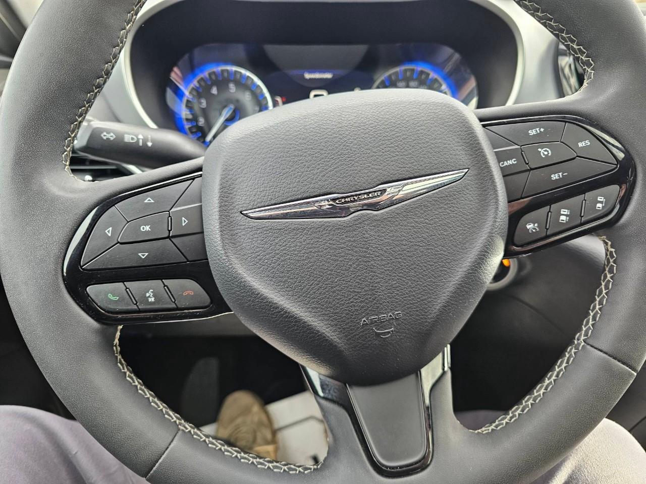 2023 Chrysler Pacifica Touring-L Front-Wheel Drive Passenger Van Photo