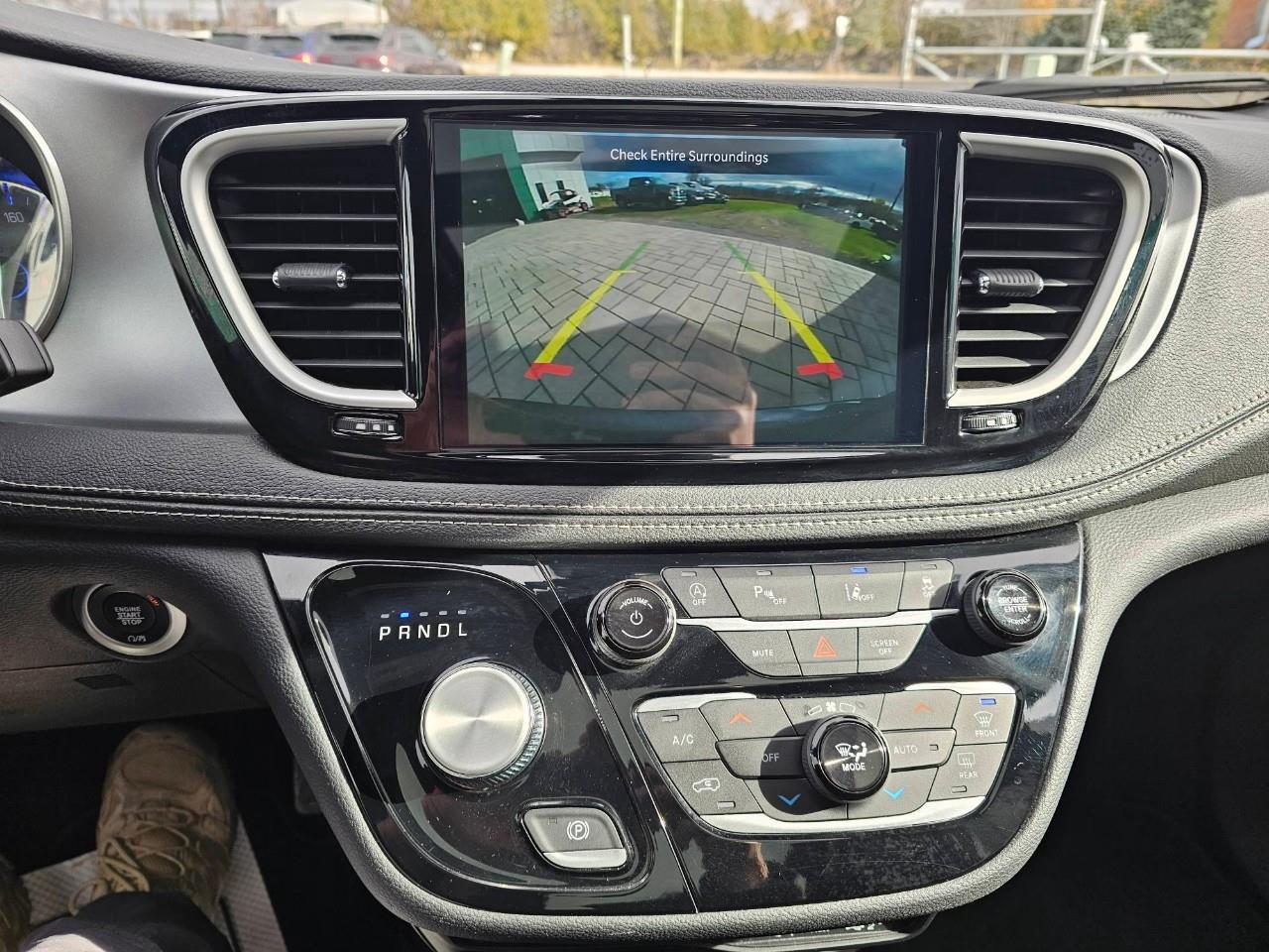 2023 Chrysler Pacifica Touring-L Front-Wheel Drive Passenger Van Photo