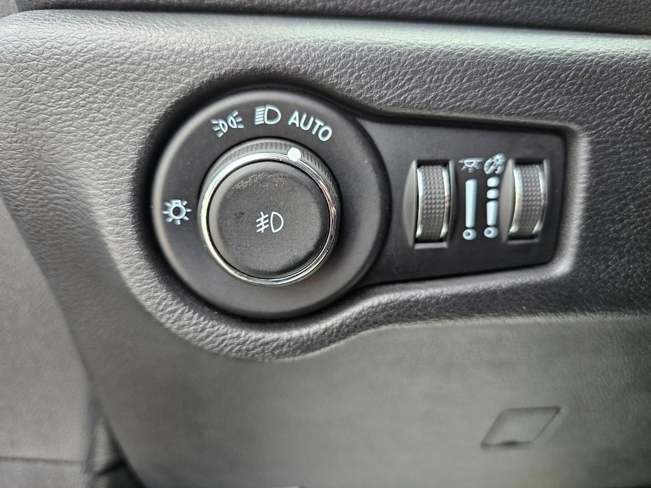 2023 Chrysler Pacifica Touring-L Front-Wheel Drive Passenger Van Photo