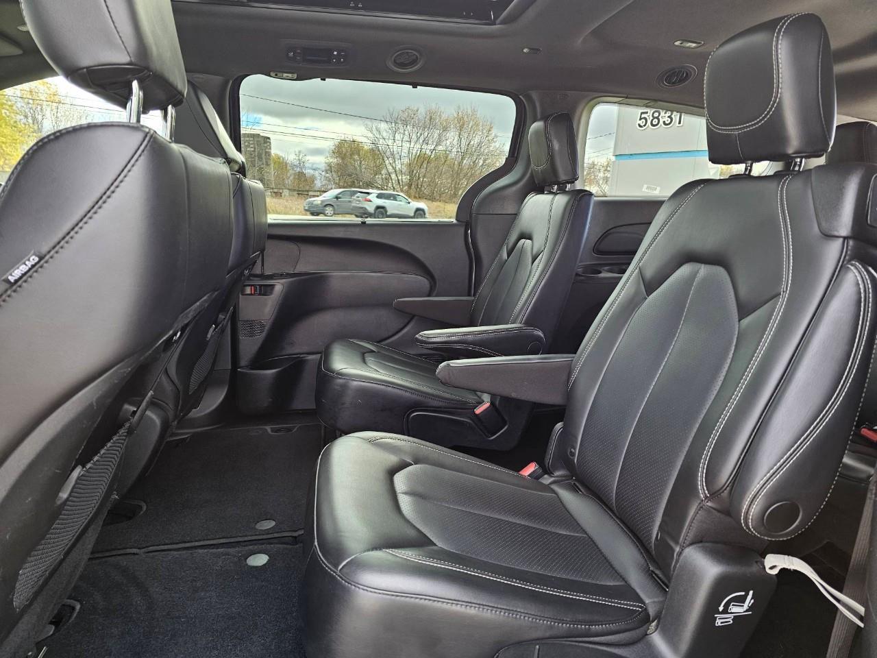 2023 Chrysler Pacifica Touring-L Front-Wheel Drive Passenger Van Photo