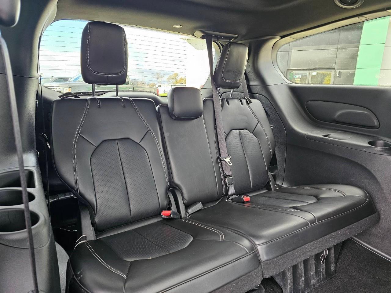 2023 Chrysler Pacifica Touring-L Front-Wheel Drive Passenger Van Photo