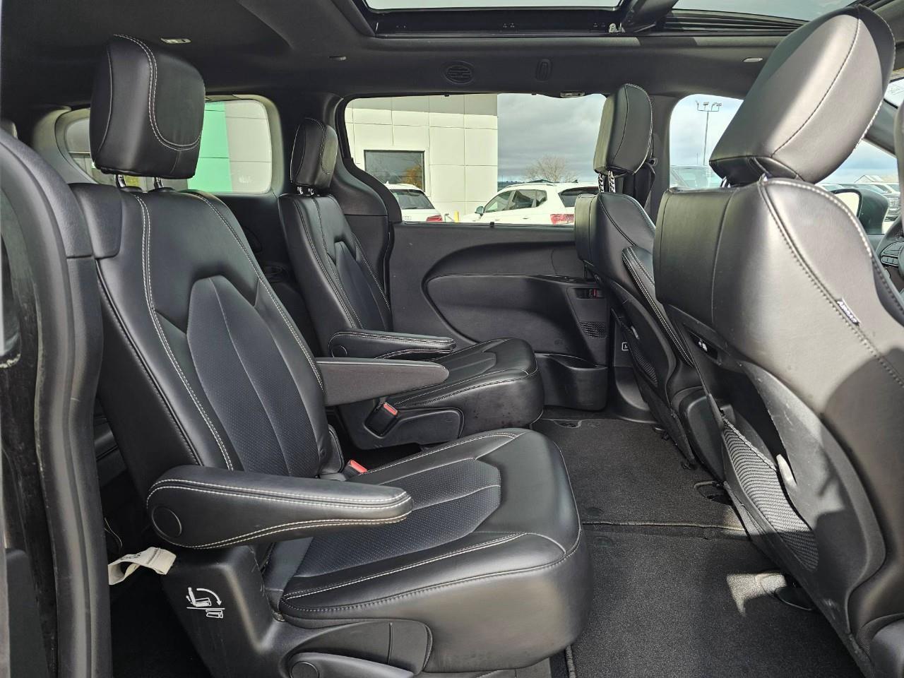 2023 Chrysler Pacifica Touring-L Front-Wheel Drive Passenger Van Photo