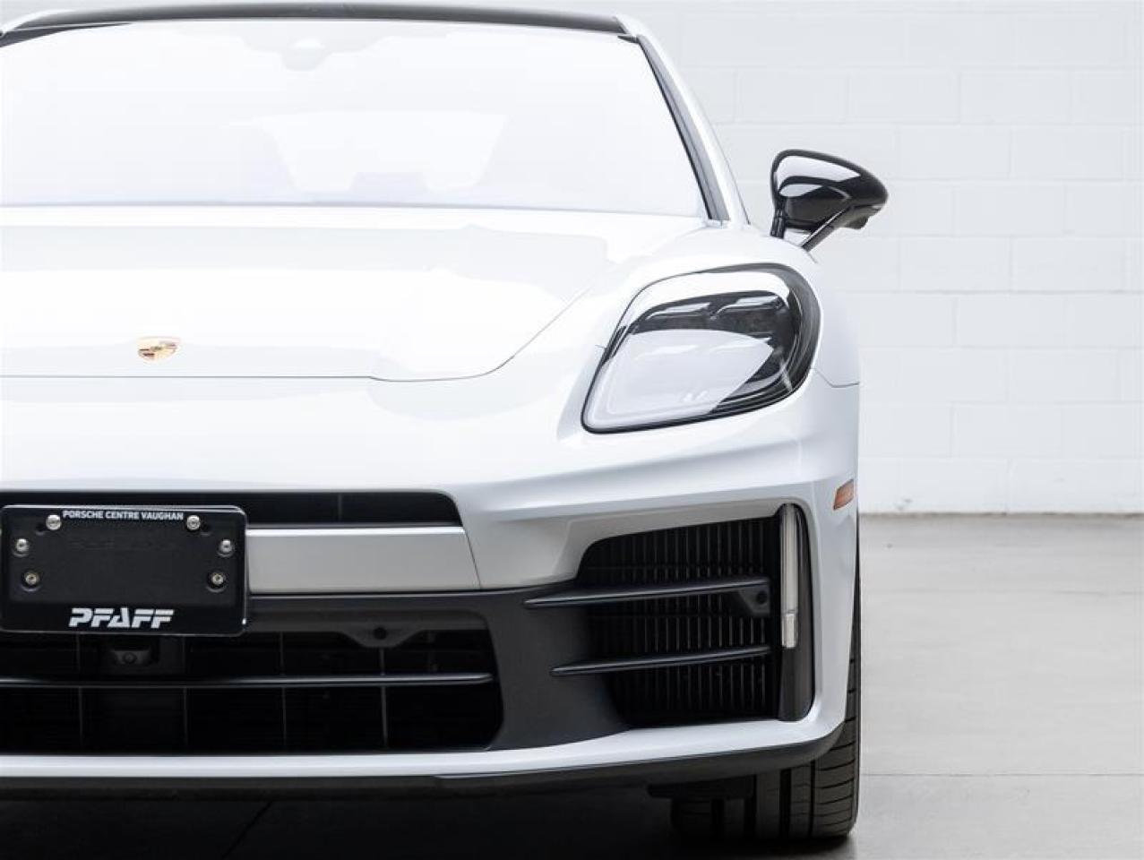 2024 Porsche Panamera  Photo3