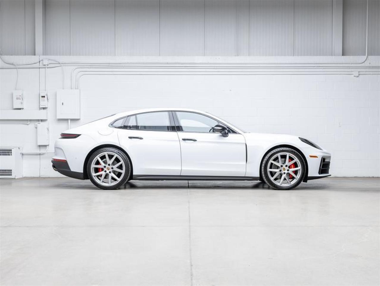 2024 Porsche Panamera  Photo