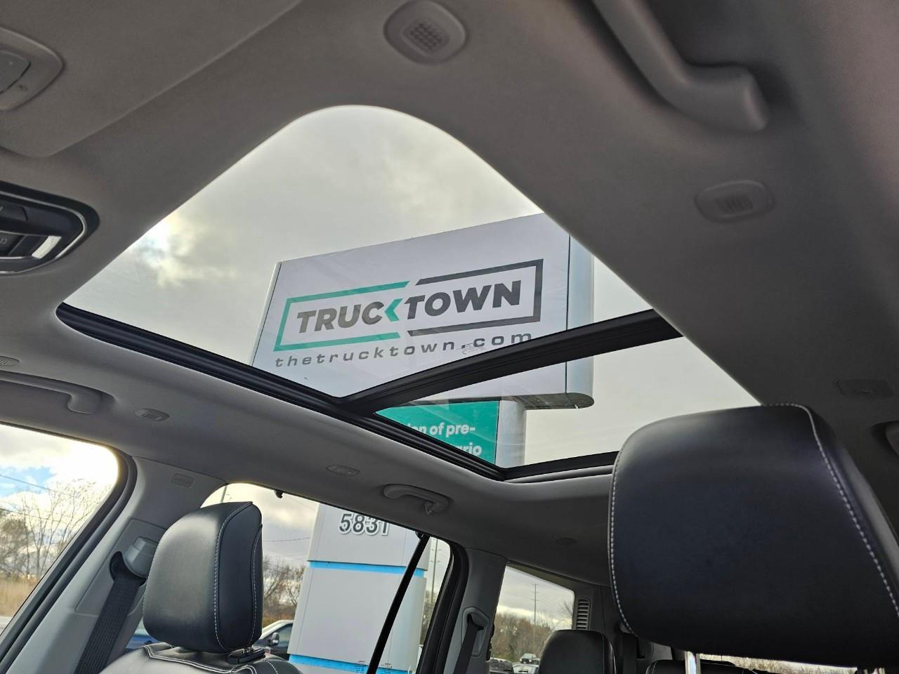 2023 Jeep Grand Cherokee L Limited 4dr 4x4 Photo