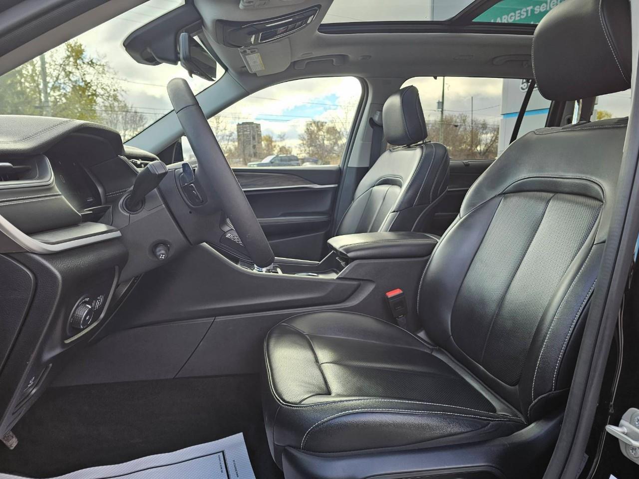 2023 Jeep Grand Cherokee L Limited 4dr 4x4 Photo