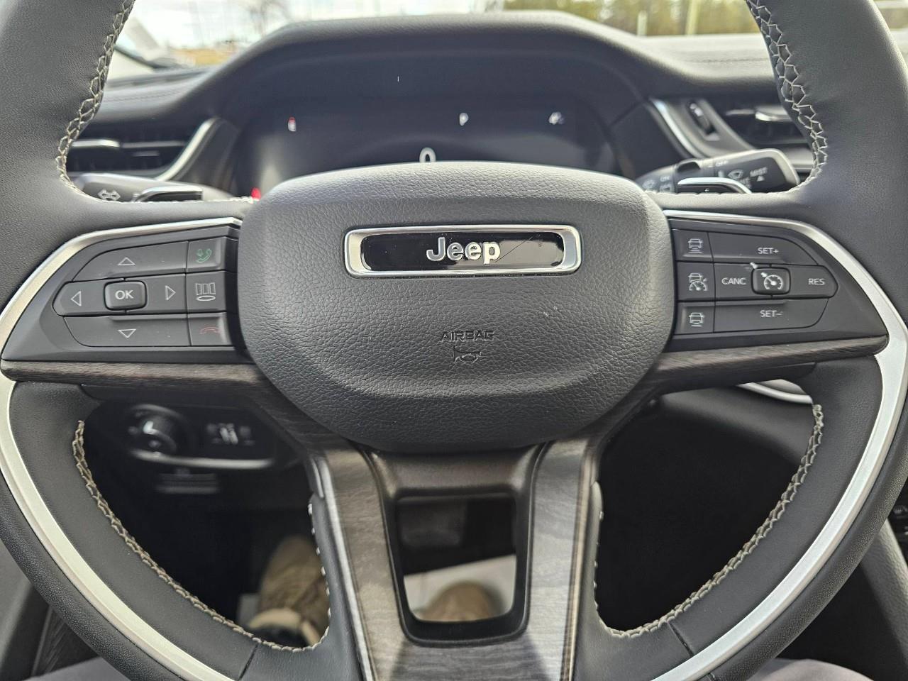 2023 Jeep Grand Cherokee L Limited 4dr 4x4 Photo