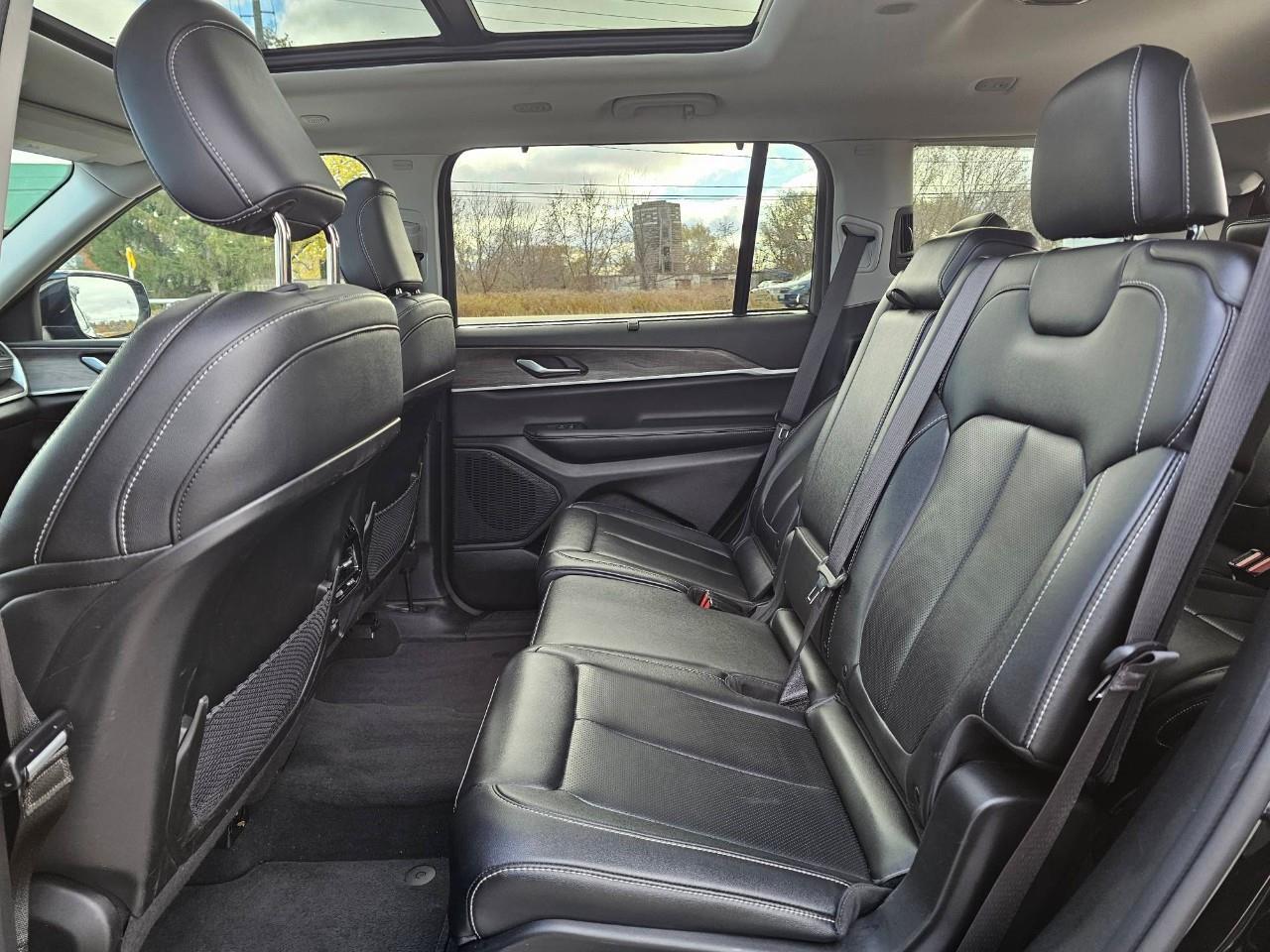 2023 Jeep Grand Cherokee L Limited 4dr 4x4 Photo