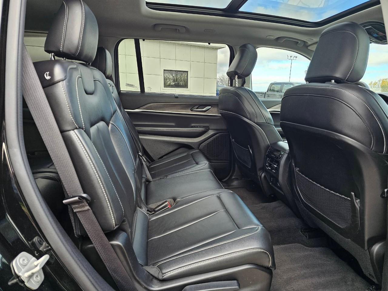 2023 Jeep Grand Cherokee L Limited 4dr 4x4 Photo