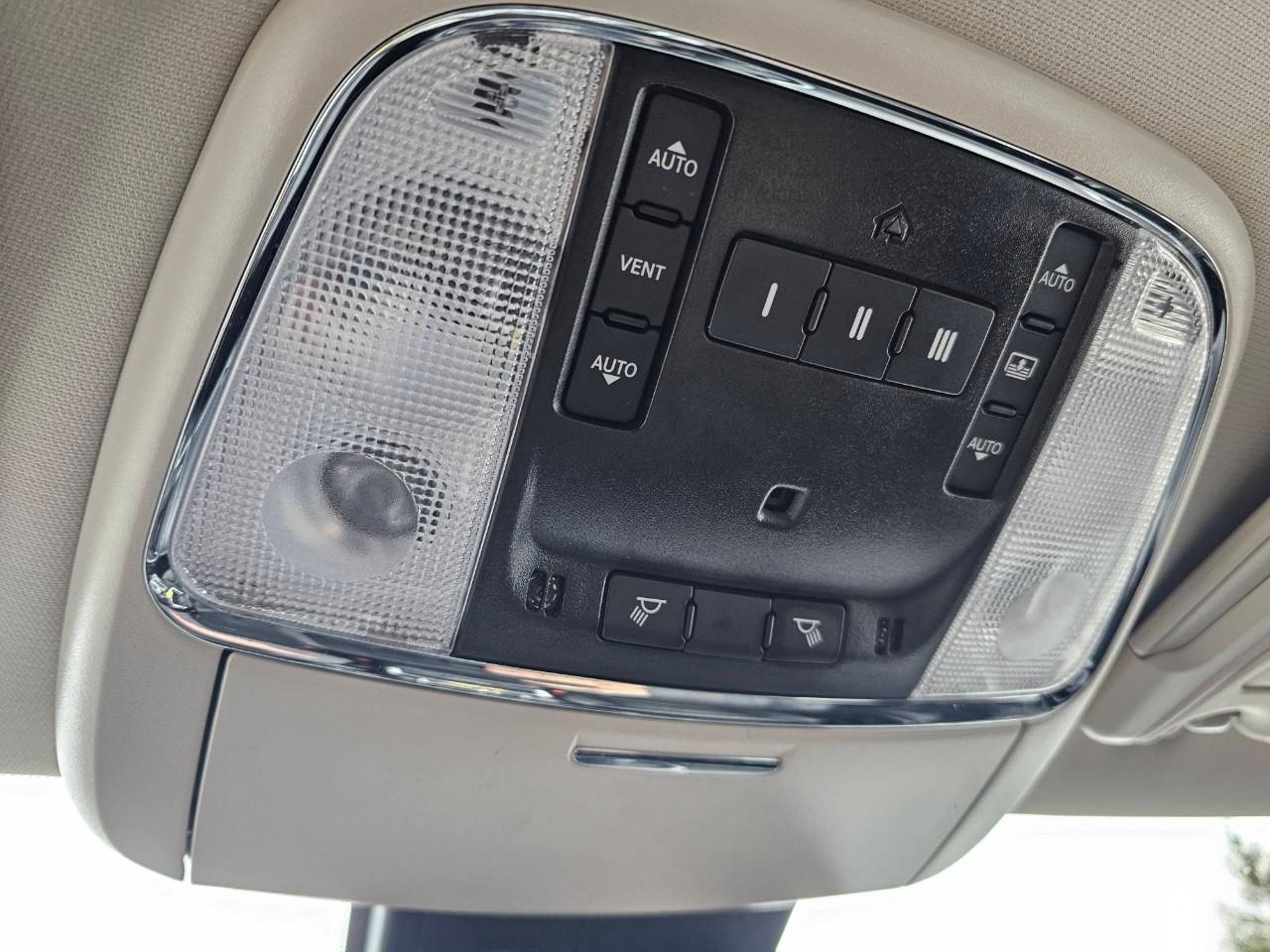 2023 Chrysler 300 Touring-L 4dr All-Wheel Drive Sedan Photo