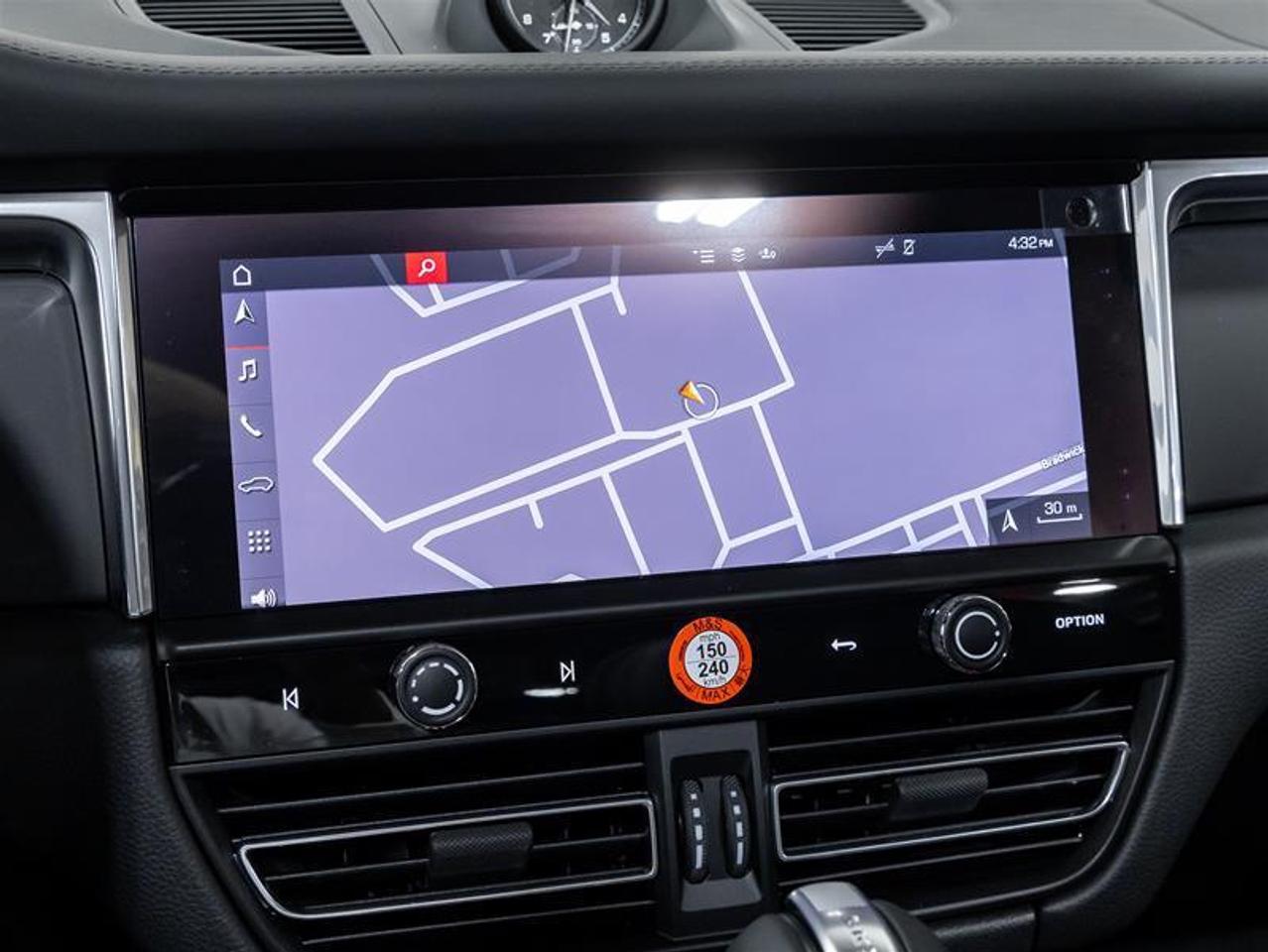 2026 Porsche Macan  Photo