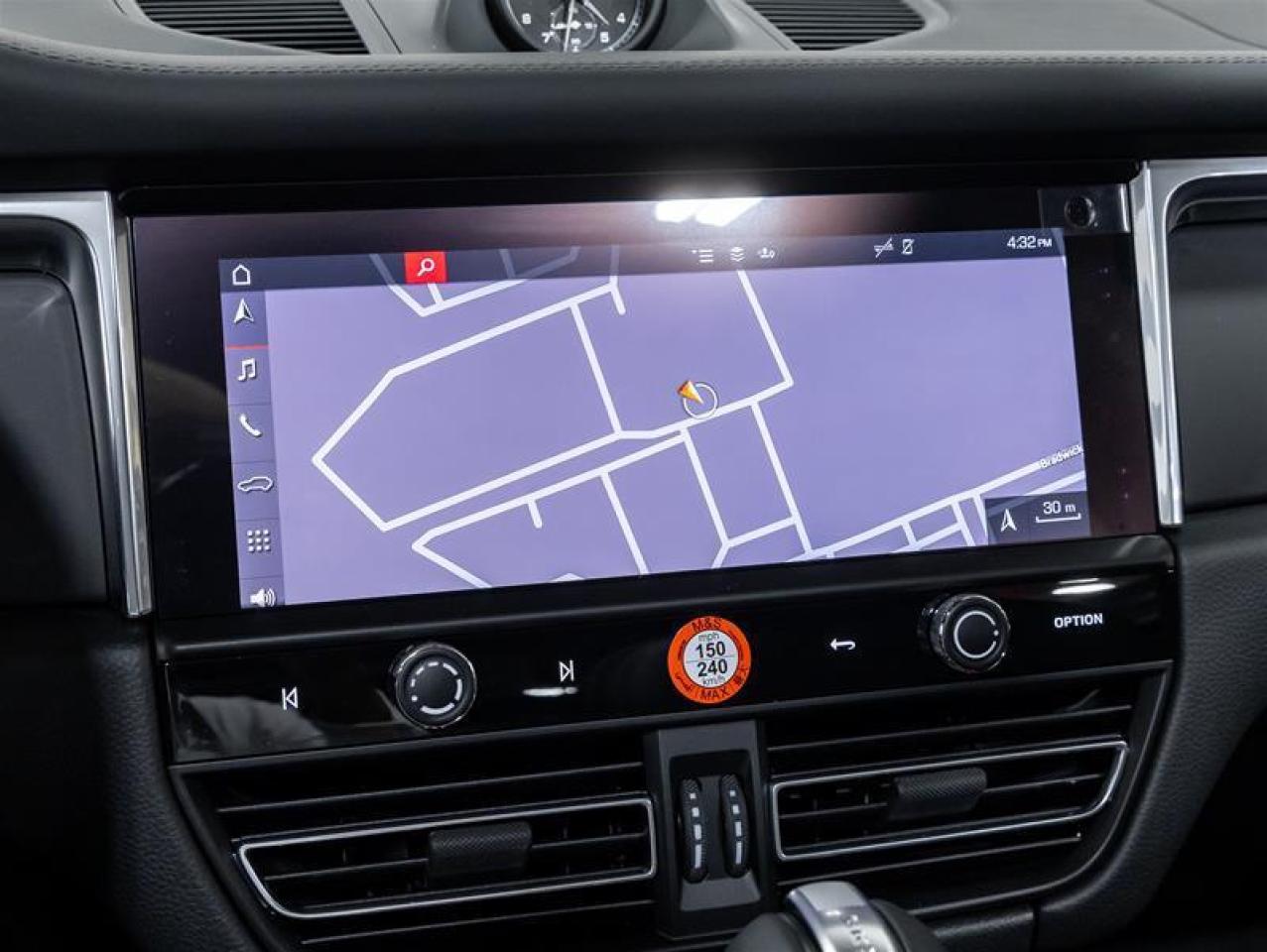 2026 Porsche Macan  Photo