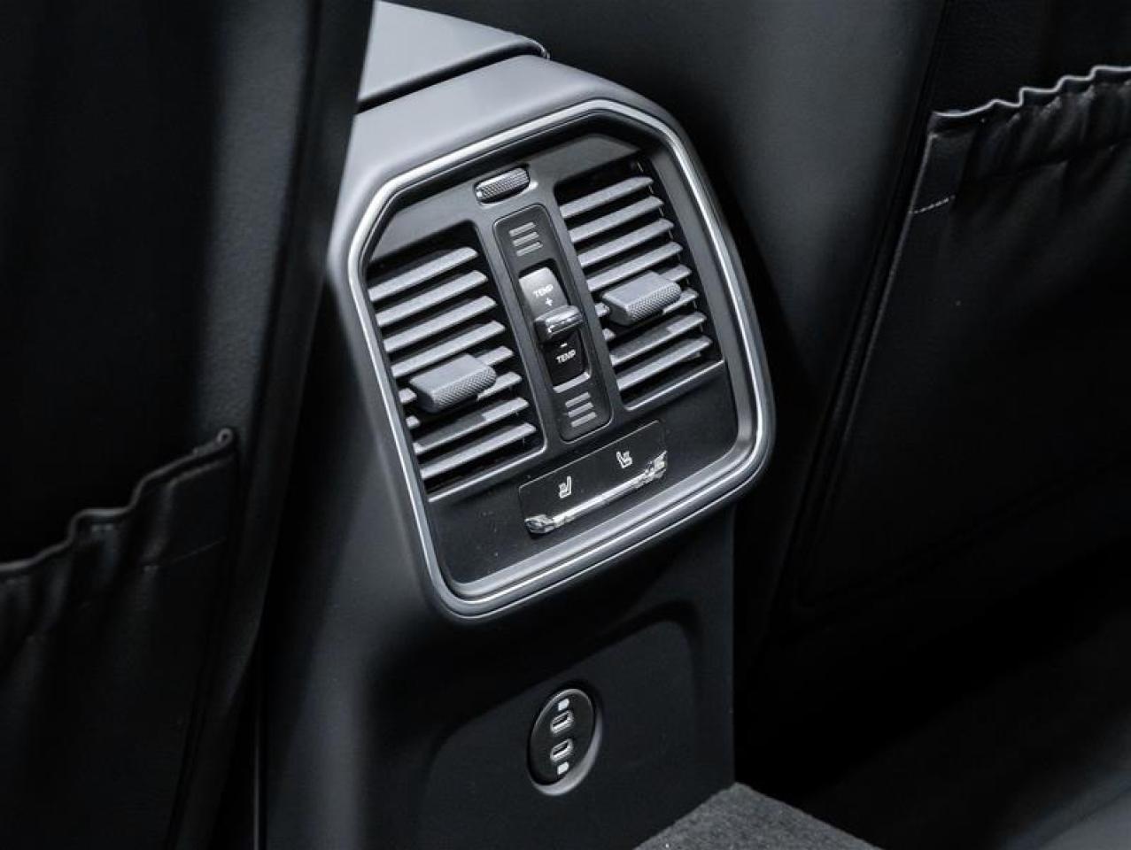 2026 Porsche Macan  Photo