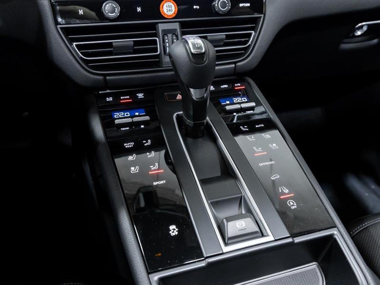 2026 Porsche Macan  Photo