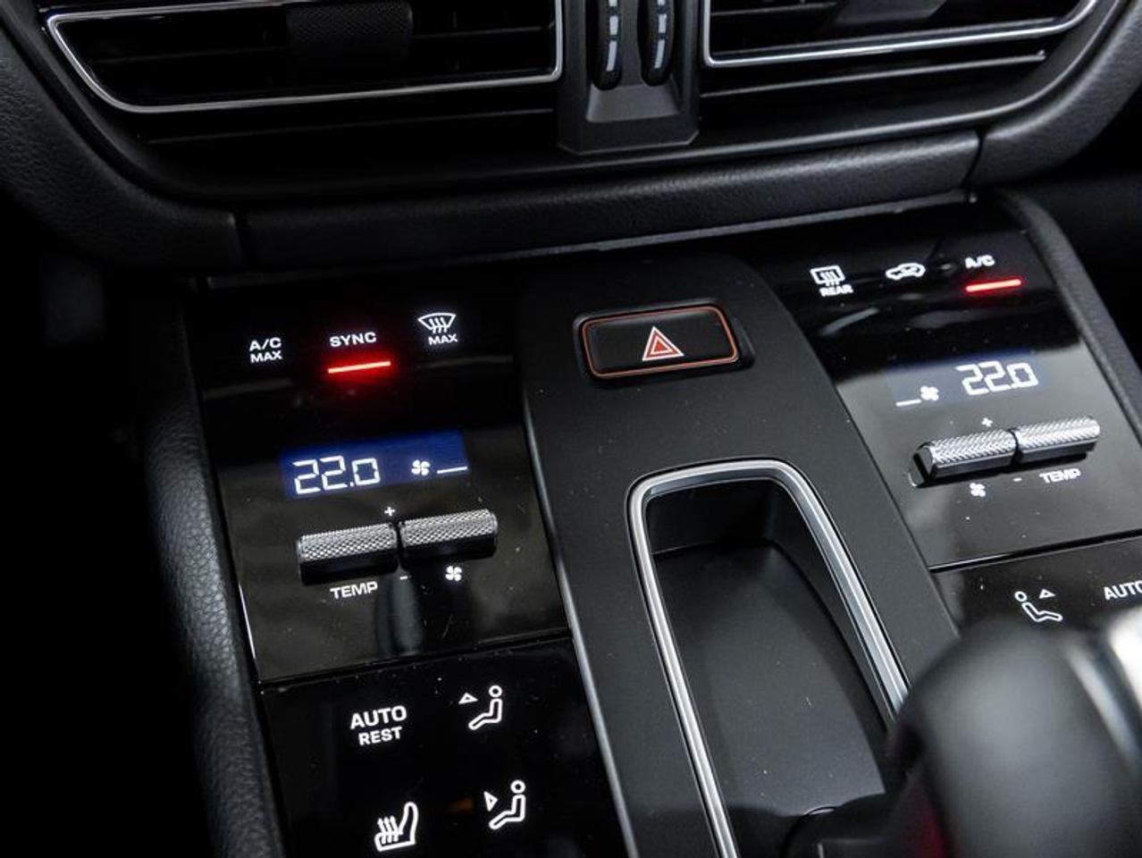 2026 Porsche Macan  Photo