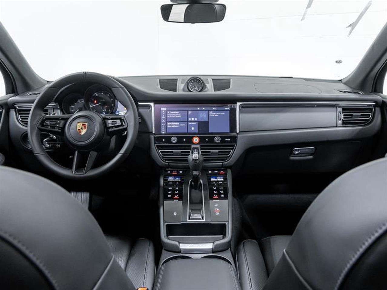 2026 Porsche Macan  Photo