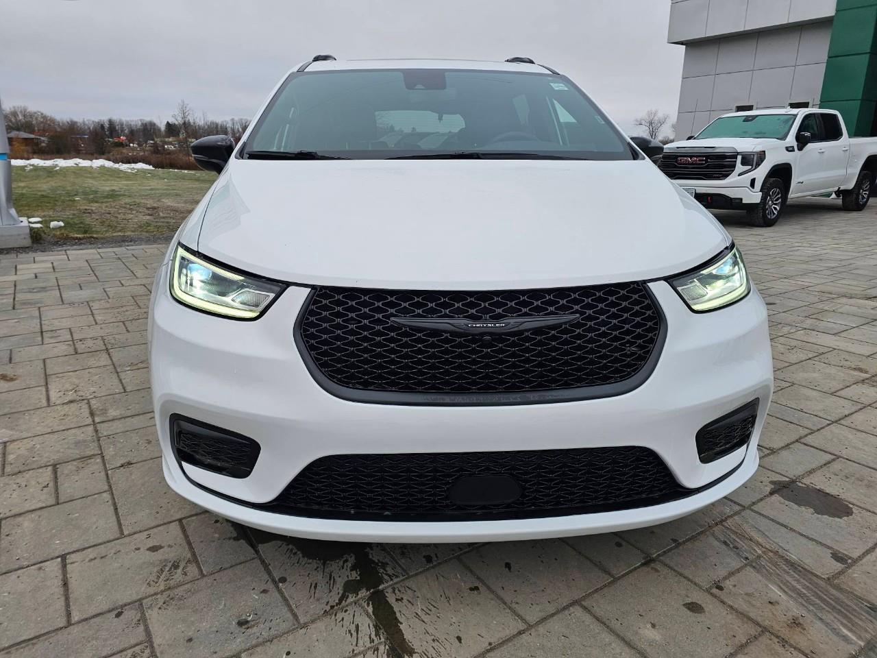 2024 Chrysler Pacifica Touring-L Front-Wheel Drive Passenger Van Photo