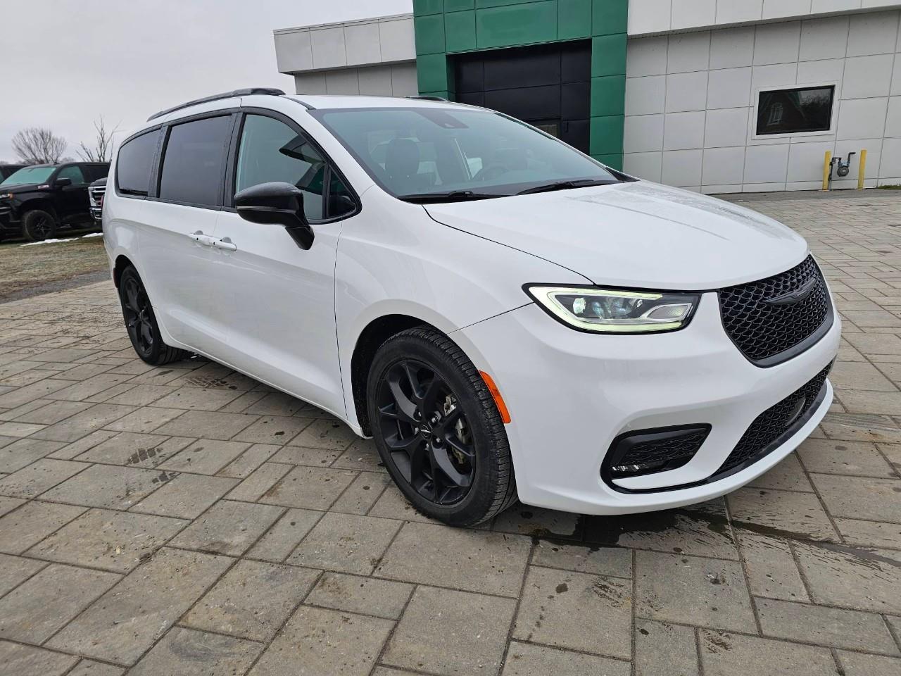 2024 Chrysler Pacifica Touring-L Front-Wheel Drive Passenger Van Photo