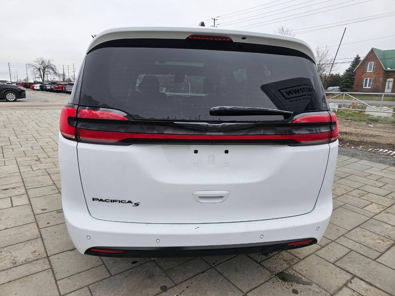 2024 Chrysler Pacifica Touring-L Front-Wheel Drive Passenger Van Photo