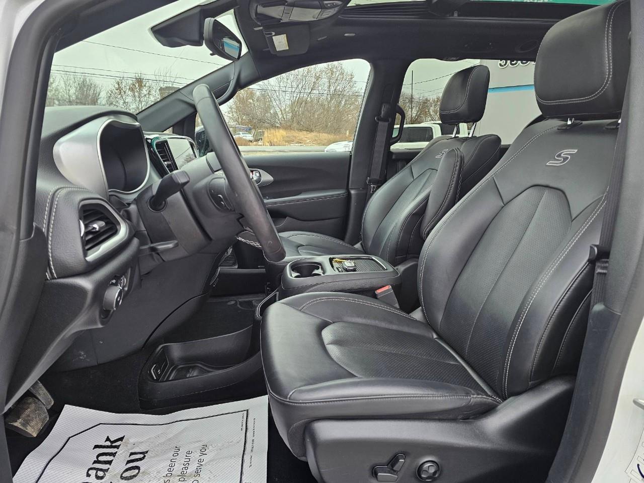 2024 Chrysler Pacifica Touring-L Front-Wheel Drive Passenger Van Photo