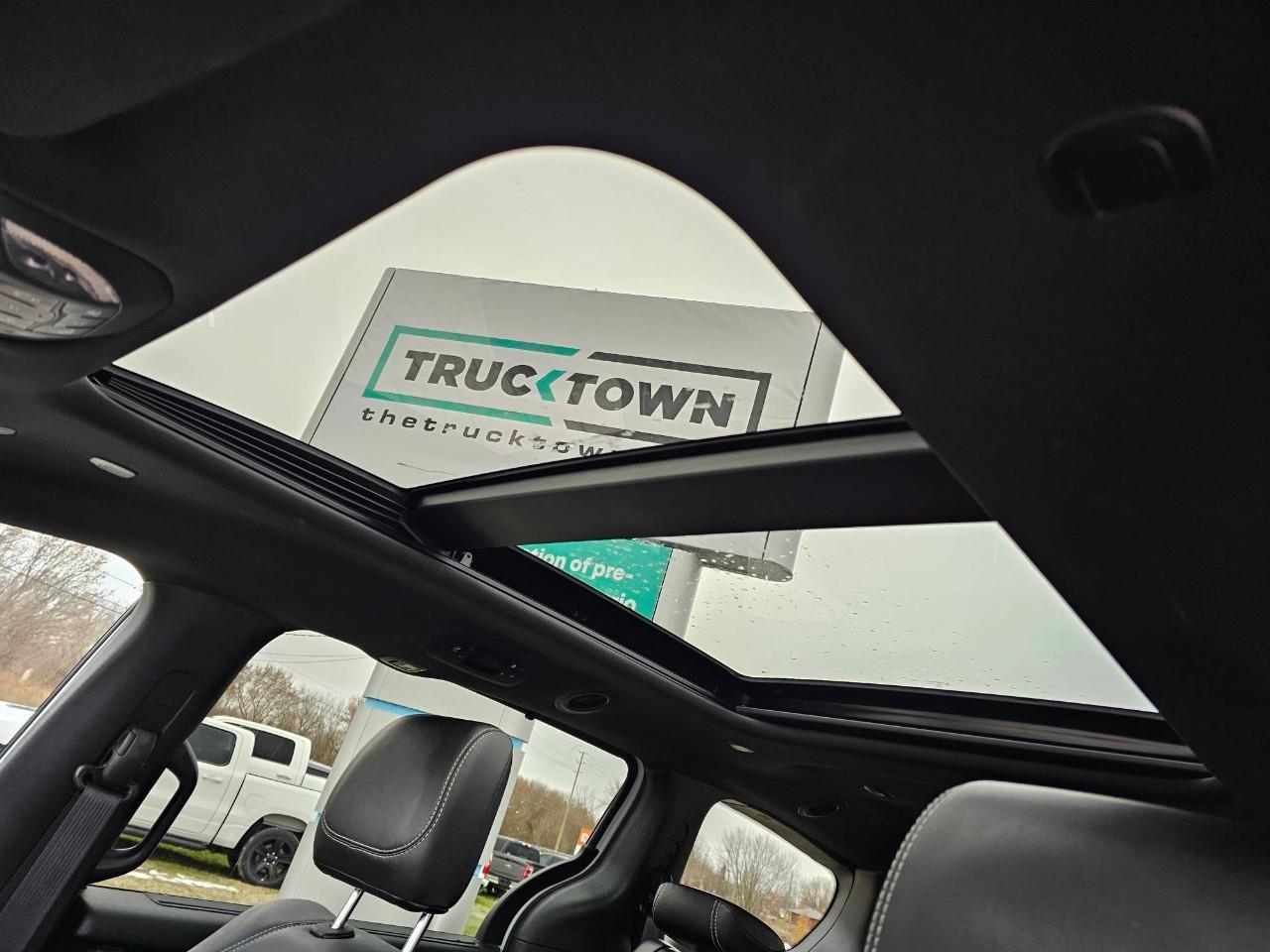 2024 Chrysler Pacifica Touring-L Front-Wheel Drive Passenger Van Photo