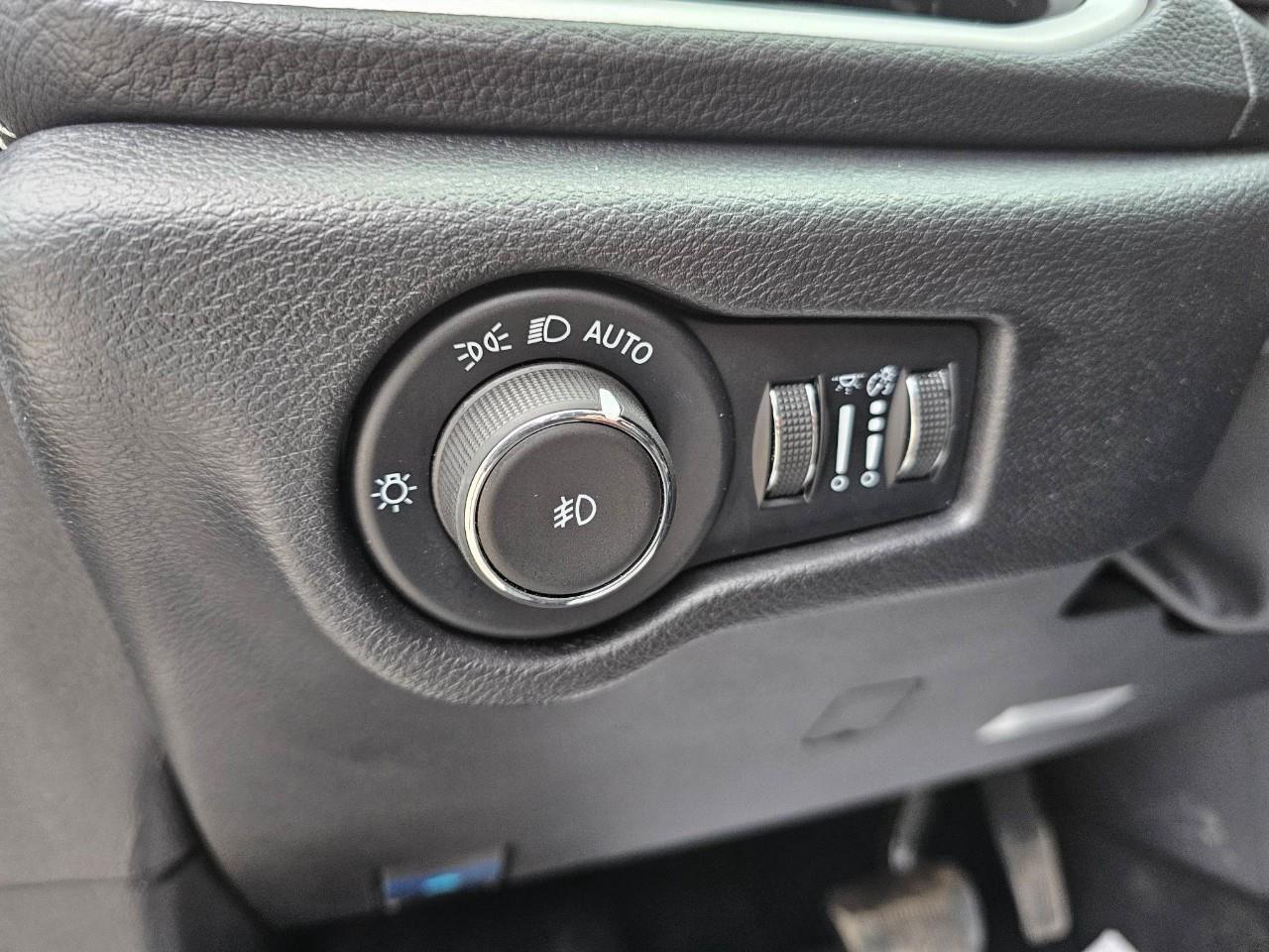 2024 Chrysler Pacifica Touring-L Front-Wheel Drive Passenger Van Photo