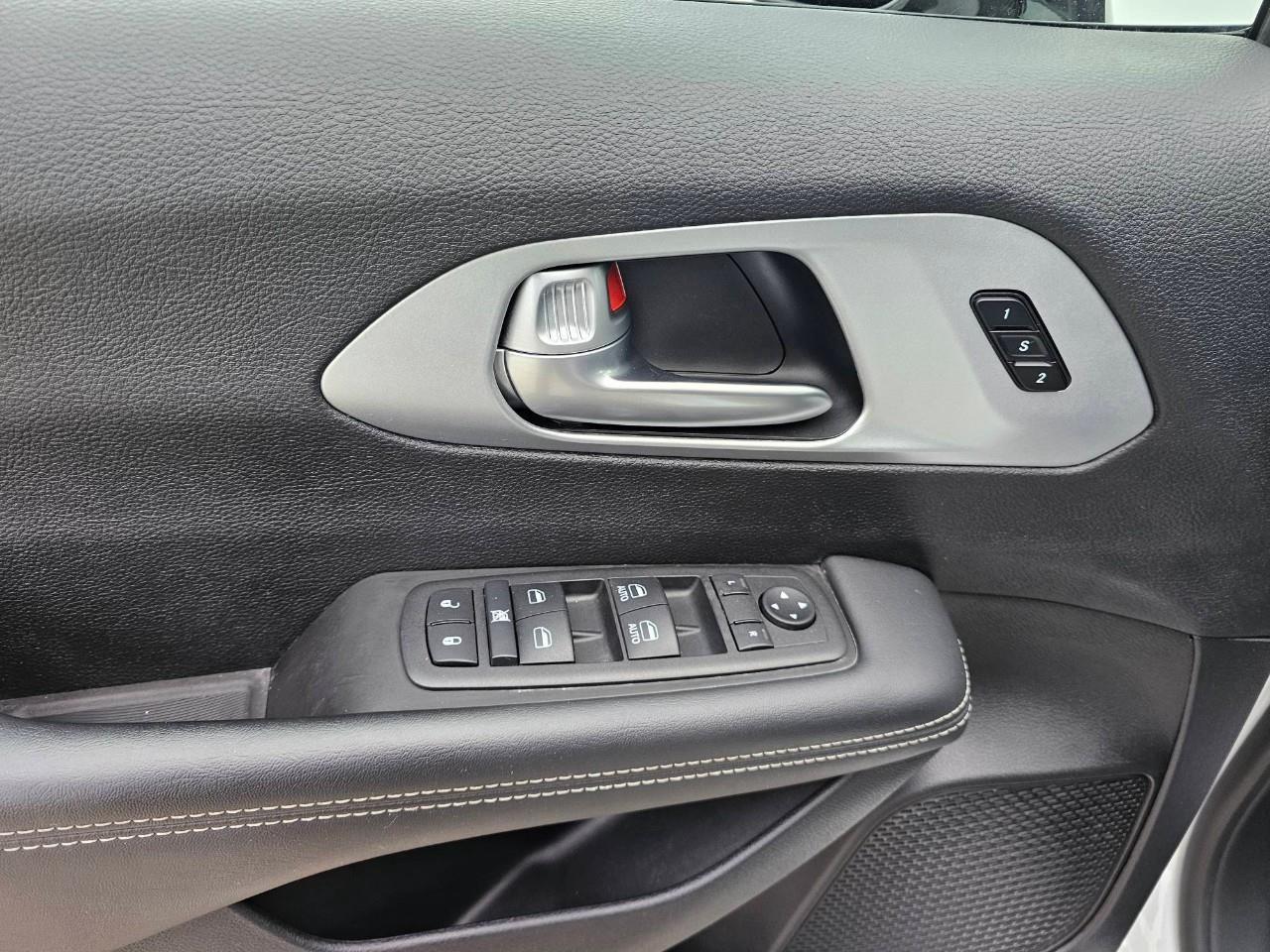 2024 Chrysler Pacifica Touring-L Front-Wheel Drive Passenger Van Photo