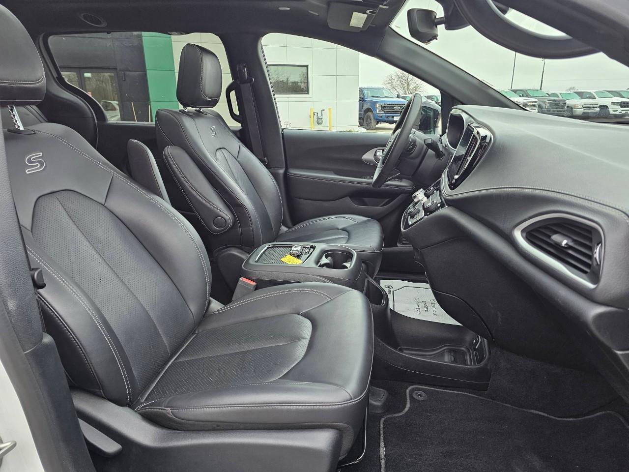 2024 Chrysler Pacifica Touring-L Front-Wheel Drive Passenger Van Photo