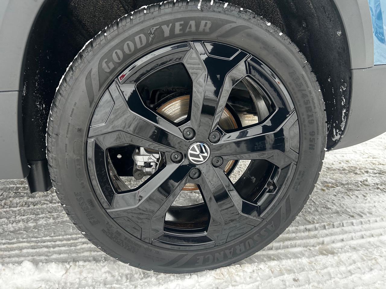 2026 Volkswagen Taos Comfortline Black Edition 4dr All-Wheel Drive 4MOTION Photo