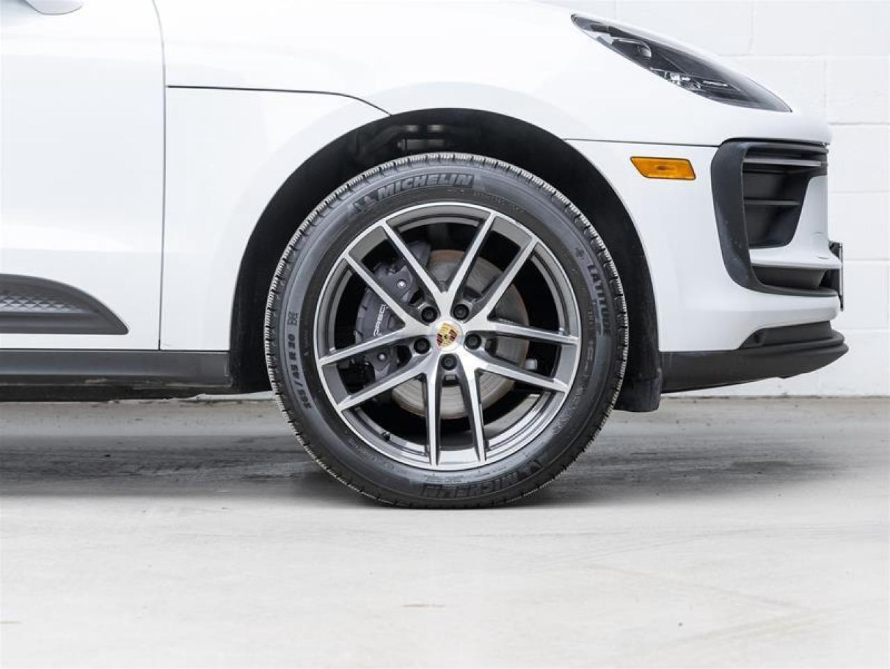 2023 Porsche Macan  Photo